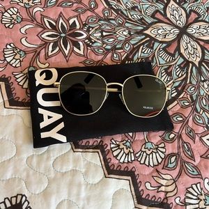 🌻 QUAY WOMANS SUNGLASES🌻